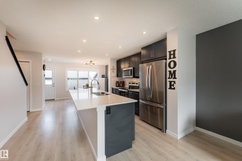 2420 Trumpeter Way Nw, Edmonton, AB 
