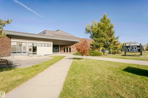 2840 151A Avenue Nw, Edmonton, AB 