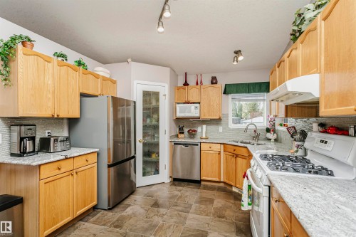 2840 151A Avenue Nw, Edmonton, AB 