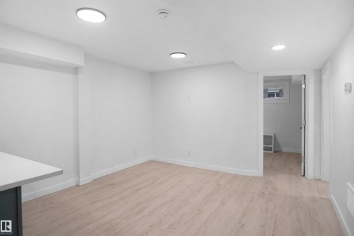 7501 95 Avenue Nw, Edmonton, AB 