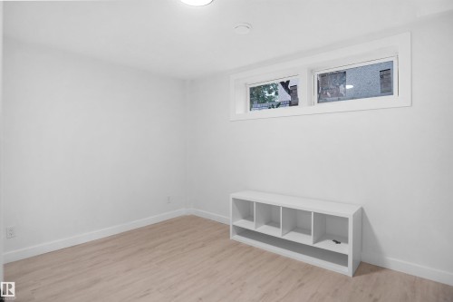 7501 95 Avenue Nw, Edmonton, AB 