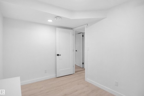 7501 95 Avenue Nw, Edmonton, AB 