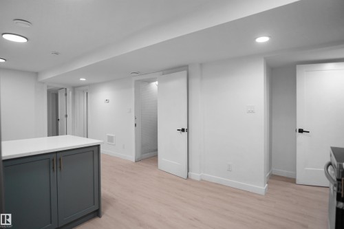 7501 95 Avenue Nw, Edmonton, AB 