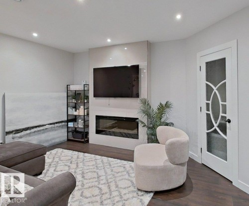 6520 111 Avenue Nw, Edmonton, AB 