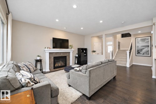 4015 Alexander Way Sw, Edmonton, AB 