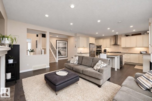 4015 Alexander Way Sw, Edmonton, AB 