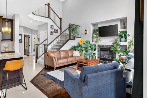 525 Albany Way Nw, Edmonton, AB 