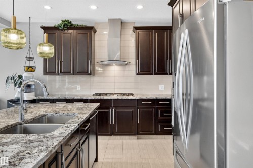 525 Albany Way Nw, Edmonton, AB 