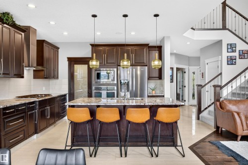 525 Albany Way Nw, Edmonton, AB 