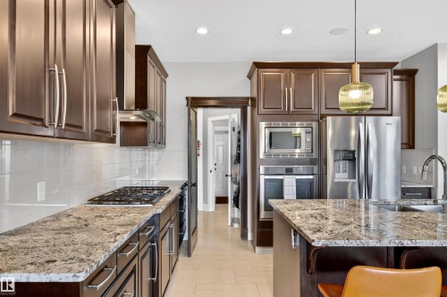 525 Albany Way Nw, Edmonton, AB 