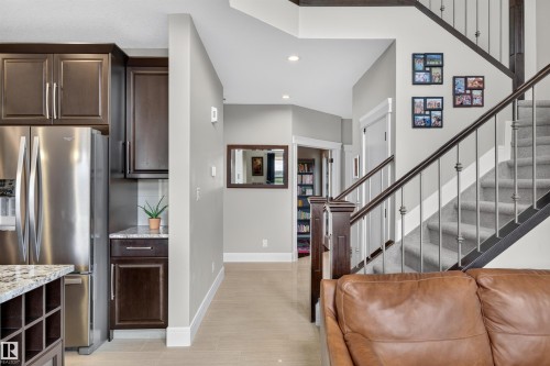 525 Albany Way Nw, Edmonton, AB 