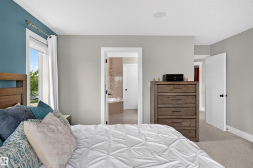 525 Albany Way Nw, Edmonton, AB 