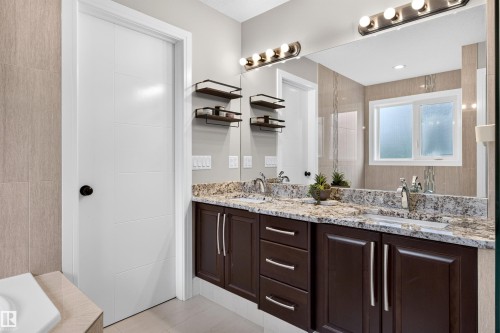 525 Albany Way Nw, Edmonton, AB 