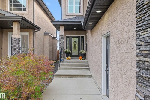 525 Albany Way Nw, Edmonton, AB 