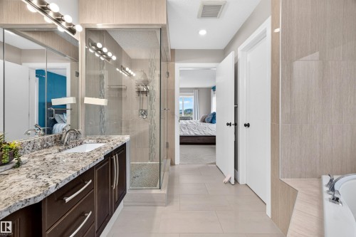 525 Albany Way Nw, Edmonton, AB 