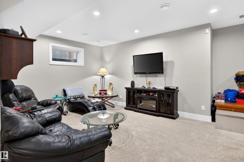 525 Albany Way Nw, Edmonton, AB 