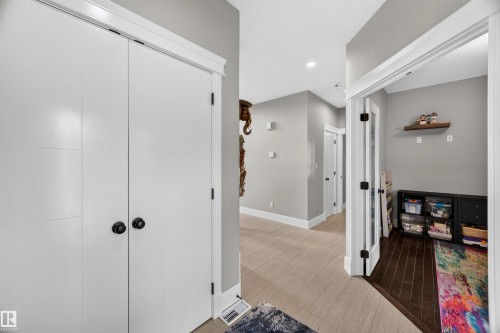 525 Albany Way Nw, Edmonton, AB 