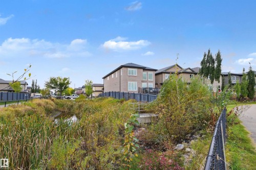 525 Albany Way Nw, Edmonton, AB 
