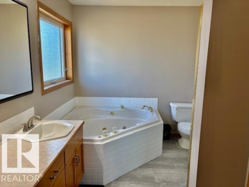 5609 45A Street, Vegreville, AB 