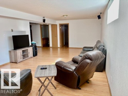 5609 45A Street, Vegreville, AB 