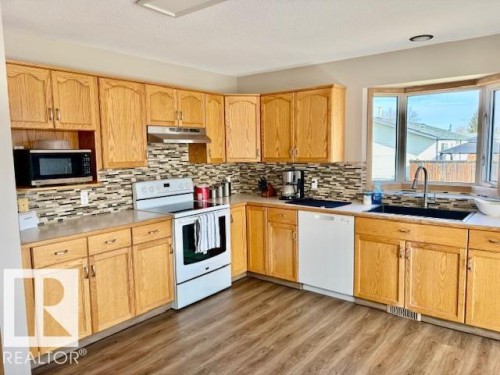5609 45A Street, Vegreville, AB 