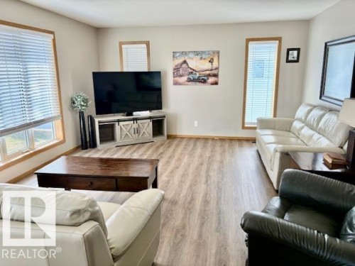 5609 45A Street, Vegreville, AB 