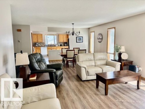 5609 45A Street, Vegreville, AB 