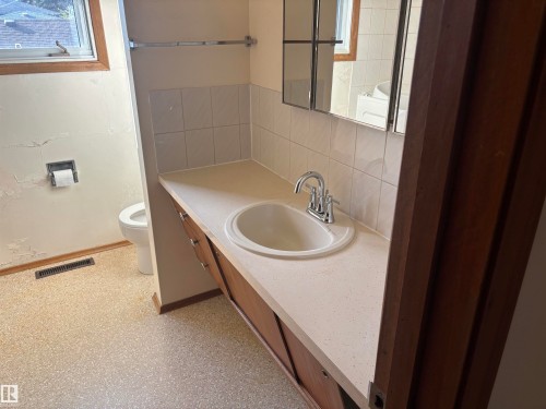 13524 92 St Nw, Edmonton, AB 