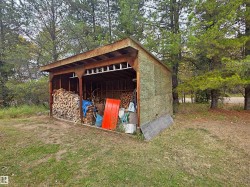 Wood-frame outbuilding with an open front - 