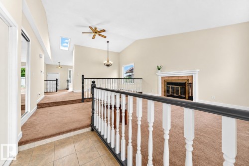 Vaulted ceiling, skylight - 7307 152C Avenue Nw, Edmonton, AB 