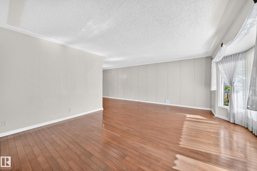 8816 131A Avenue Nw, Edmonton, AB 