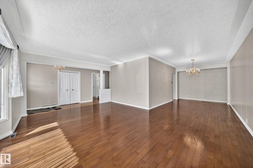 8816 131A Avenue Nw, Edmonton, AB 
