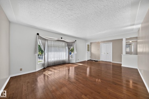 8816 131A Avenue Nw, Edmonton, AB 