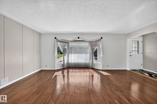 8816 131A Avenue Nw, Edmonton, AB 