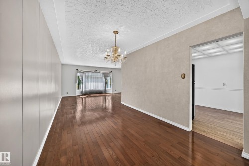 8816 131A Avenue Nw, Edmonton, AB 