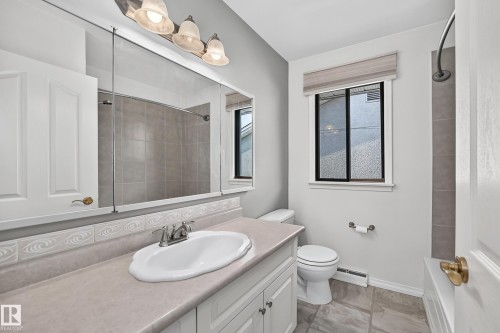 8816 131A Avenue Nw, Edmonton, AB 