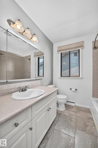 8816 131A Avenue Nw, Edmonton, AB 