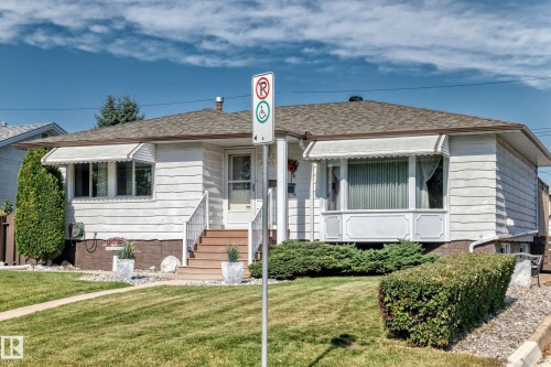 8816 131A Avenue Nw, Edmonton, AB 