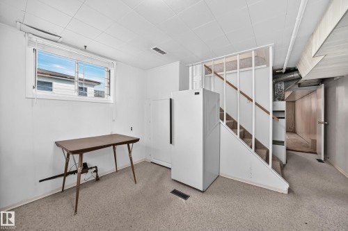 8816 131A Avenue Nw, Edmonton, AB 