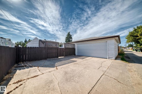 8816 131A Avenue Nw, Edmonton, AB 