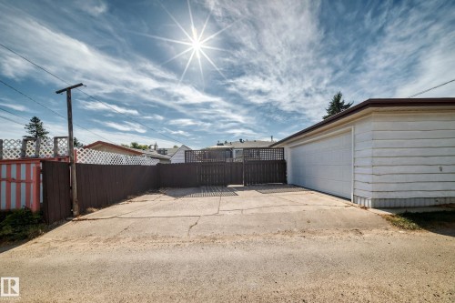 8816 131A Avenue Nw, Edmonton, AB 
