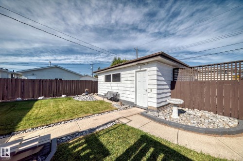 8816 131A Avenue Nw, Edmonton, AB 