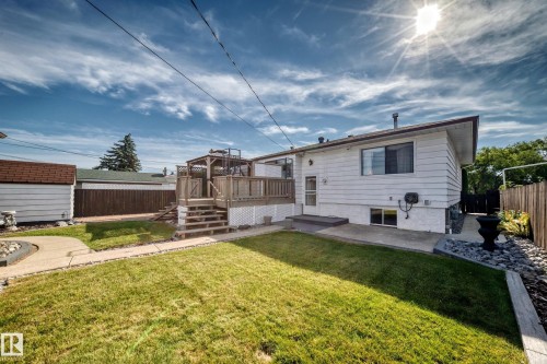 8816 131A Avenue Nw, Edmonton, AB 
