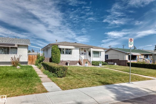 8816 131A Avenue Nw, Edmonton, AB 