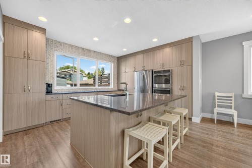 8922 77 Avenue Nw, Edmonton, AB 