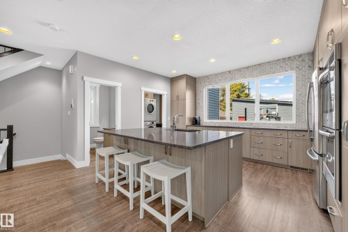 8922 77 Avenue Nw, Edmonton, AB 