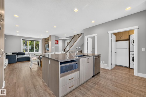 8922 77 Avenue Nw, Edmonton, AB 