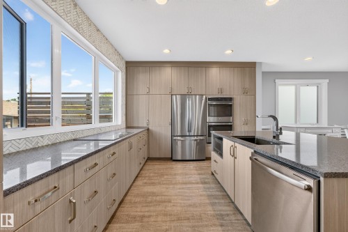 8922 77 Avenue Nw, Edmonton, AB 