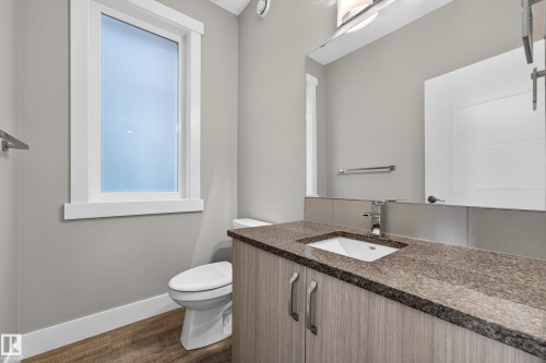 8922 77 Avenue Nw, Edmonton, AB 
