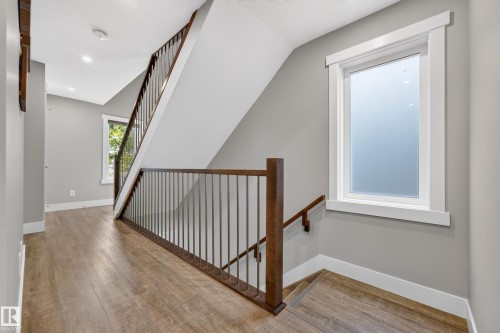 8922 77 Avenue Nw, Edmonton, AB 